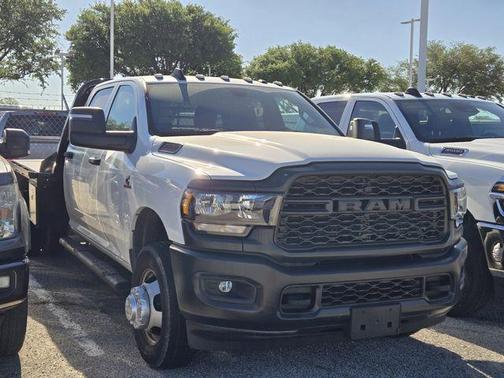 Bright White Clearcoat 2023 RAM 3500 Tradesman