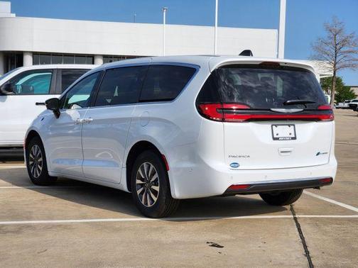 2025 Chrysler Pacifica Hybrid Select