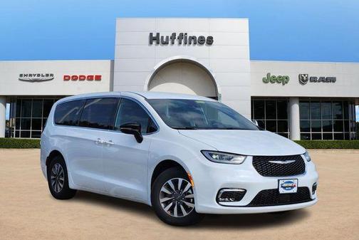 2025 Chrysler Pacifica Hybrid Select