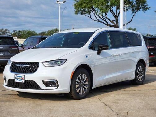 2025 Chrysler Pacifica Hybrid Select