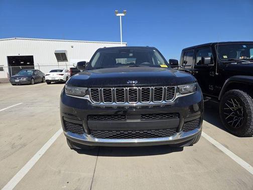 2022 Jeep Grand Cherokee L Laredo
