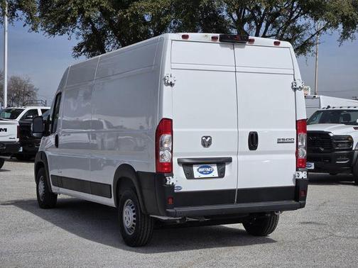 Bright White Clearcoat 2024 RAM ProMaster 2500 High Roof