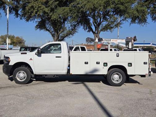 2023 RAM 3500 Tradesman/SLT
