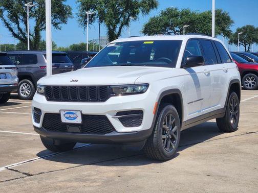 2025 Jeep Grand Cherokee Laredo