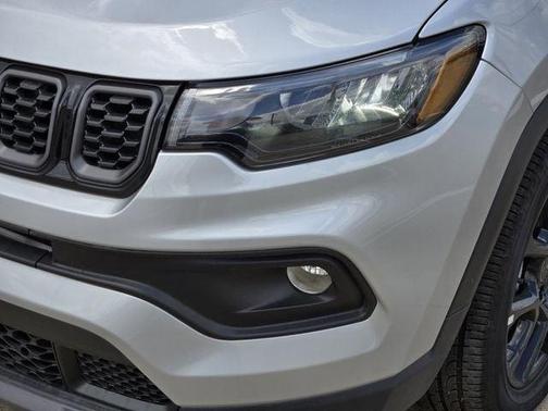 Silver Zynith 2026 Jeep Compass Latitude