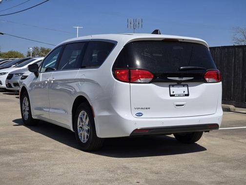 Bright White Clearcoat 2026 Chrysler Voyager LX