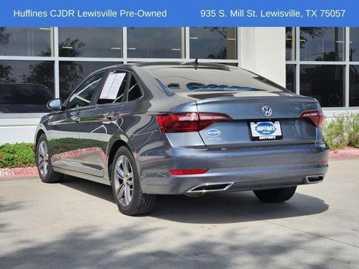 Platinum Gray Metallic 2021 Volkswagen Jetta 1.4T R-Line