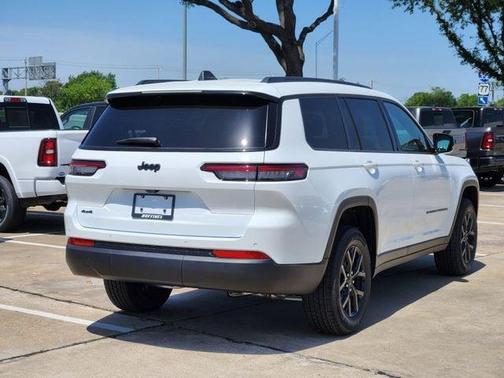 2025 Jeep Grand Cherokee L Laredo