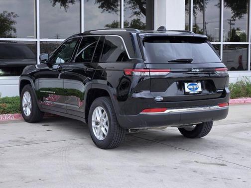 2023 Jeep Grand Cherokee Laredo