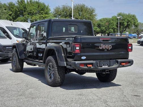 Black Clearcoat 2026 Jeep Gladiator Mojave