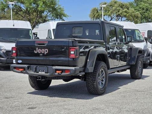 Black Clearcoat 2026 Jeep Gladiator Mojave