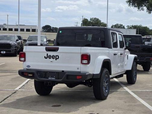 Bright White Clearcoat 2026 Jeep Gladiator 85th Anniversary Edition