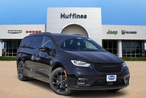 Diamond Black 2026 Chrysler Pacifica Select