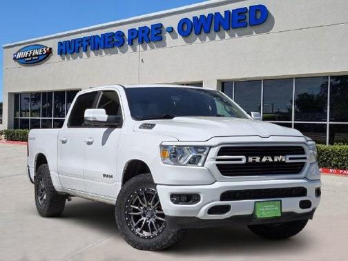 Bright White Clearcoat 2020 RAM 1500 Big Horn