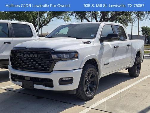 Bright White Clearcoat 2025 RAM 1500 Big Horn/Lone Star