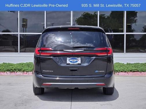 Brilliant Black Crystal Pearlcoat 2023 Chrysler Pacifica Hybrid Touring L