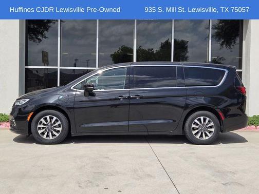 Brilliant Black Crystal Pearlcoat 2023 Chrysler Pacifica Hybrid Touring L