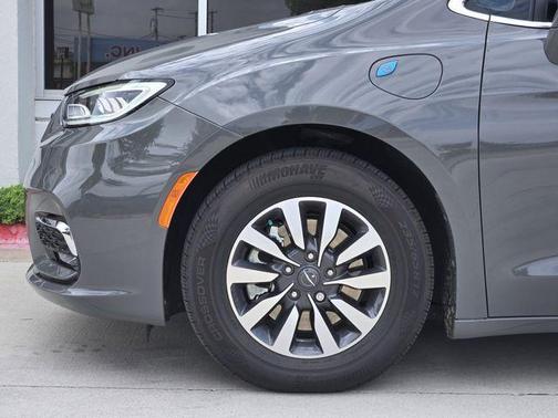 2022 Chrysler Pacifica Hybrid Touring L