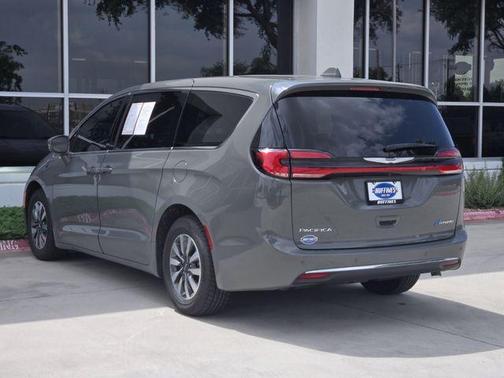 2022 Chrysler Pacifica Hybrid Touring L