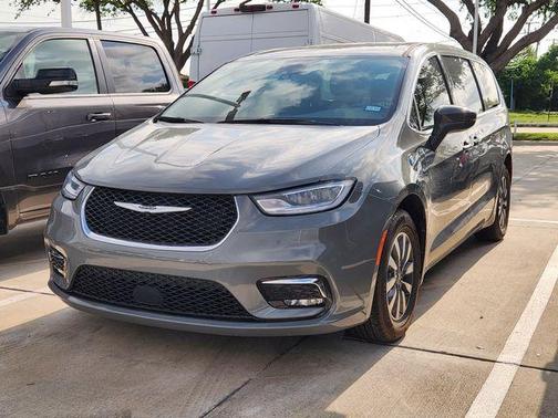 2022 Chrysler Pacifica Hybrid Touring L