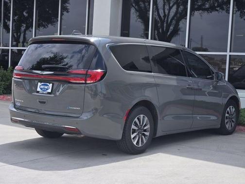 2022 Chrysler Pacifica Hybrid Touring L