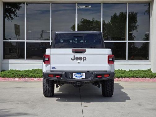 Bright White Clearcoat 2020 Jeep Gladiator Rubicon