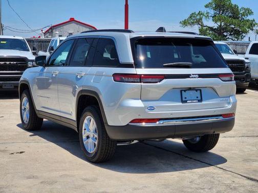 2025 Jeep Grand Cherokee Laredo X