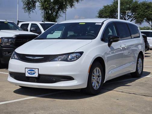 2026 Chrysler Voyager LX