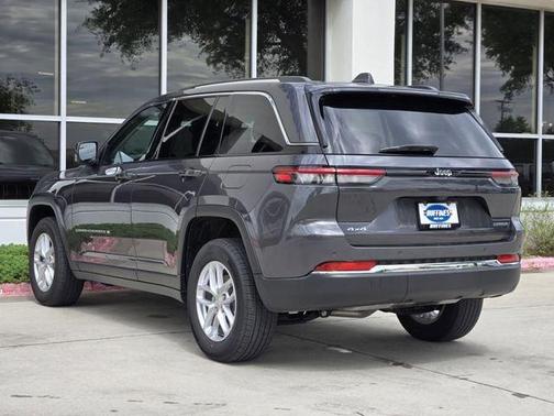 Metallic 2023 Jeep Grand Cherokee Laredo