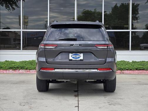 Metallic 2023 Jeep Grand Cherokee Laredo