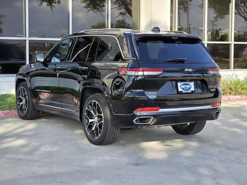 2022 Jeep Grand Cherokee Summit
