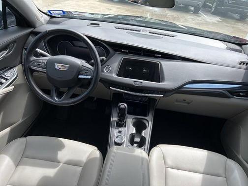 2023 Cadillac XT4 Luxury