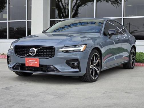 2024 Volvo S60 B5 Plus Dark Theme