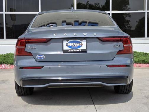 2024 Volvo S60 B5 Plus Dark Theme