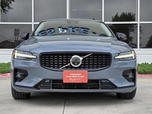 2024 Volvo S60 B5 Plus Dark Theme
