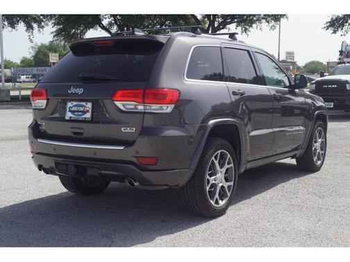 Photo 3 of 37 of 2018 Jeep Grand Cherokee Limited