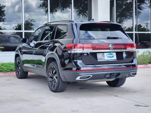 Deep Black Pearl Effect 2025 Volkswagen Atlas 2.0T SE w/Technology