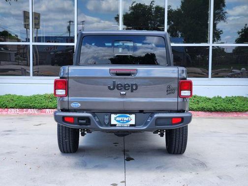 2022 Jeep Gladiator Sport