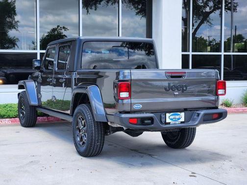 2022 Jeep Gladiator Sport