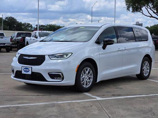 Bright White Clearcoat 2026 Chrysler Pacifica Select