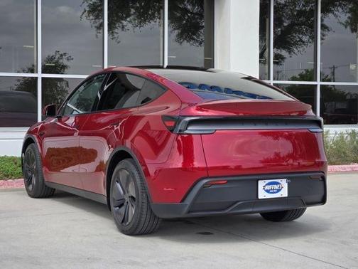 2026 Tesla Model Y PREMIUM