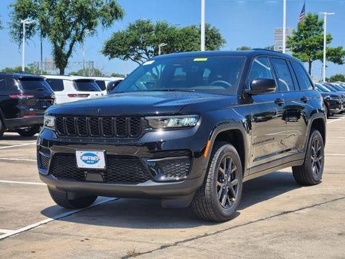 2025 Jeep Grand Cherokee Laredo