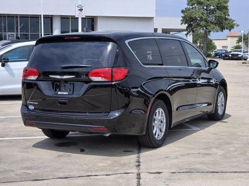 2026 Chrysler Voyager LX