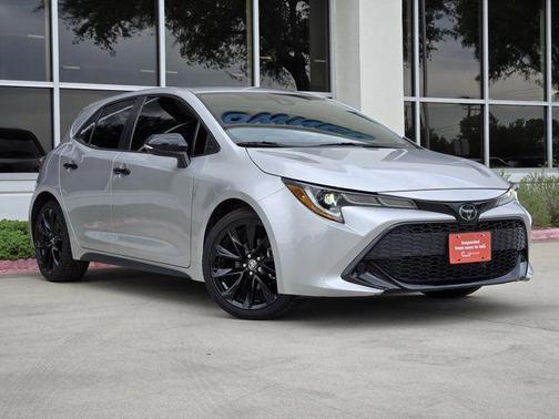 Classic Silver Metallic 2021 Toyota Corolla Hatchback SE