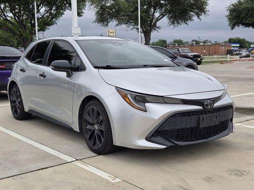 Classic Silver Metallic 2021 Toyota Corolla Hatchback SE