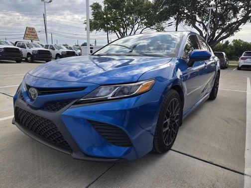 2020 Toyota Camry SE