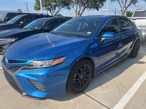 2020 Toyota Camry SE