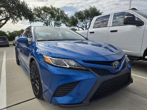2020 Toyota Camry SE