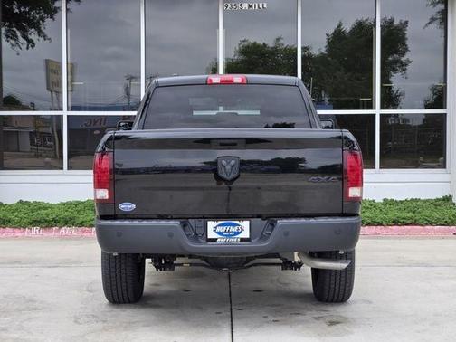 Diamond Black 2022 RAM 1500 Classic SLT