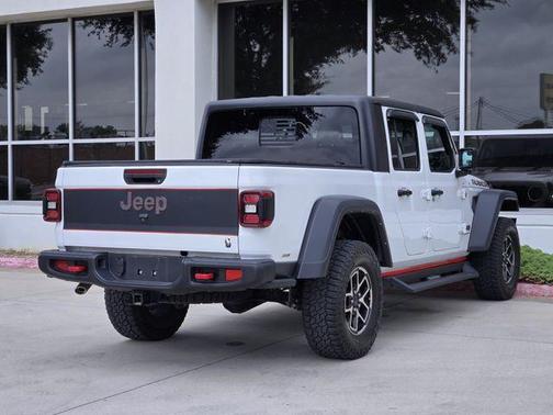 Bright White Clearcoat 2024 Jeep Gladiator Rubicon